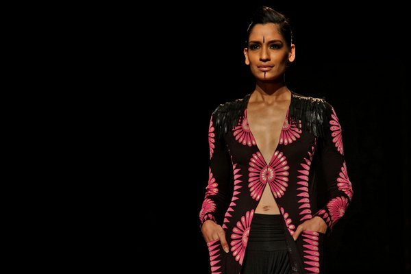 Bijoux coquillage : l'élégance artisanale de la mer